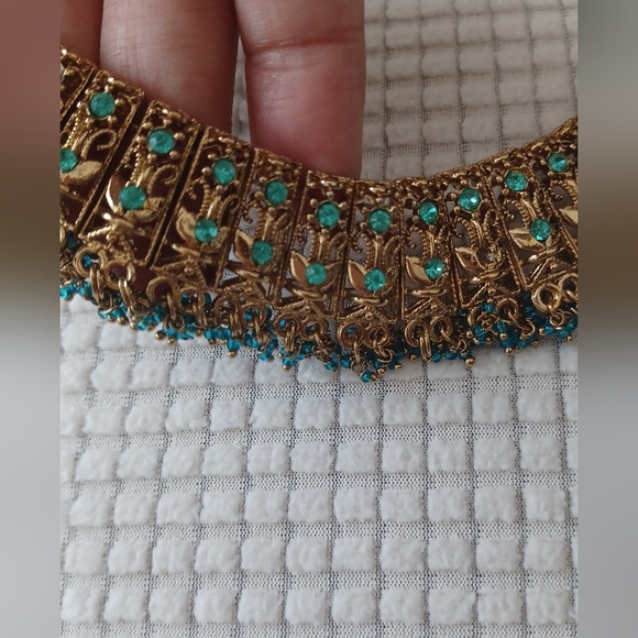 GOLD PLATED BLUE AND CHOKER NECKLACE SET - Picture 6 of 7